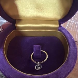 Gucci Running G 18K White Gold Ring with GG Floating Charm